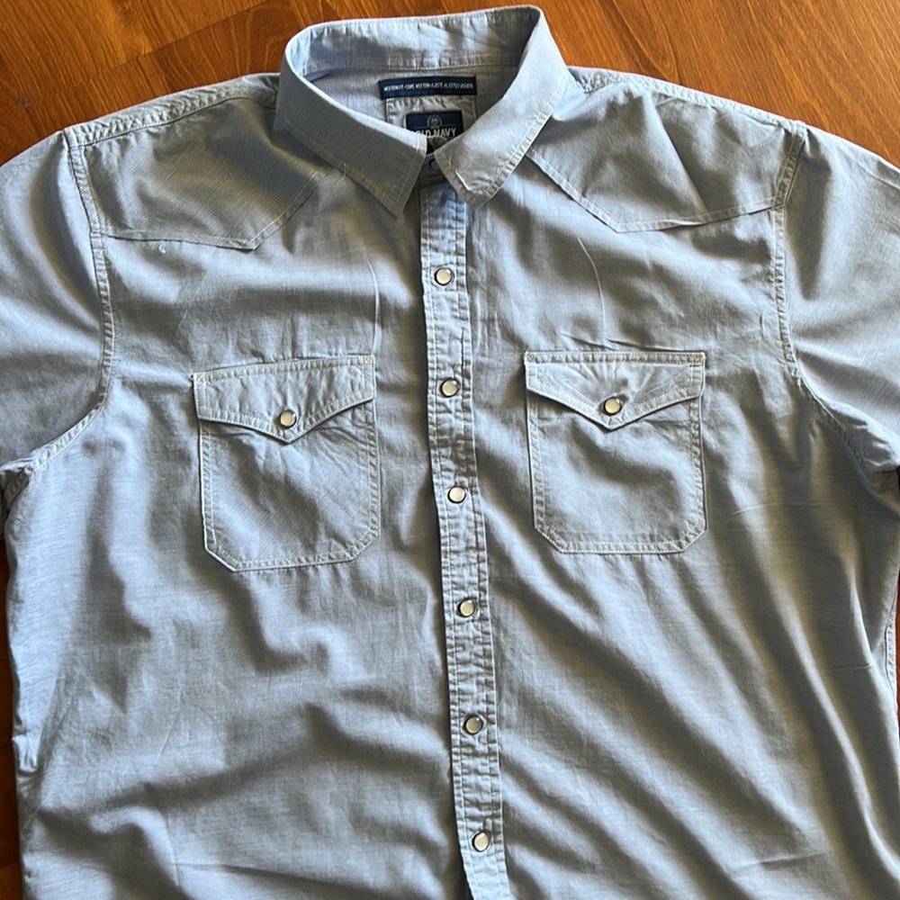 Old Navy mens snap down short sleeve. XL - Picture 2 of 5